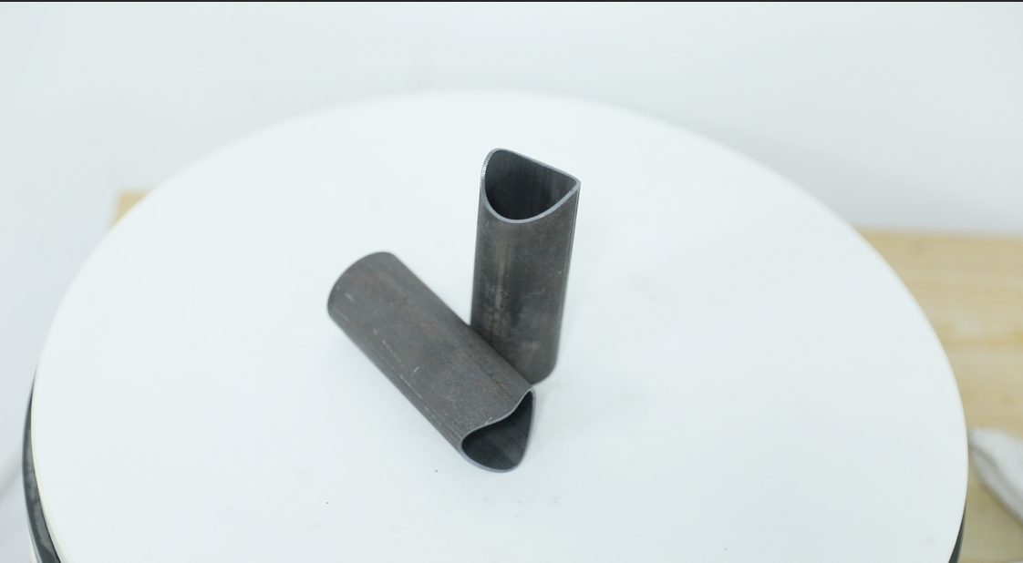 Laser-cut small-diameter pipe sample