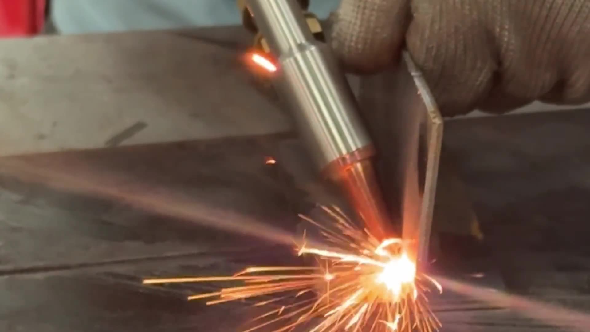 Hand welding a steel joint with sparks