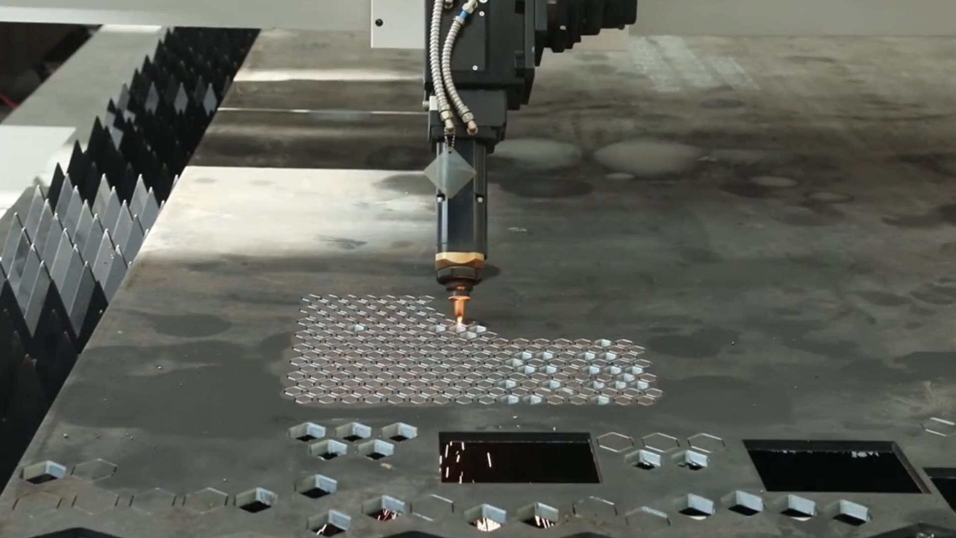 12kW fiber laser cutting sheet metal